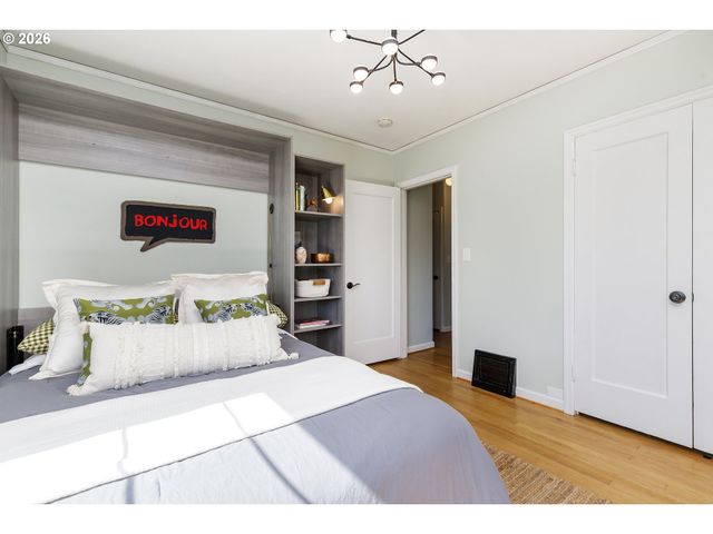 7475 N McKenna Ave, Portland, OR 97203