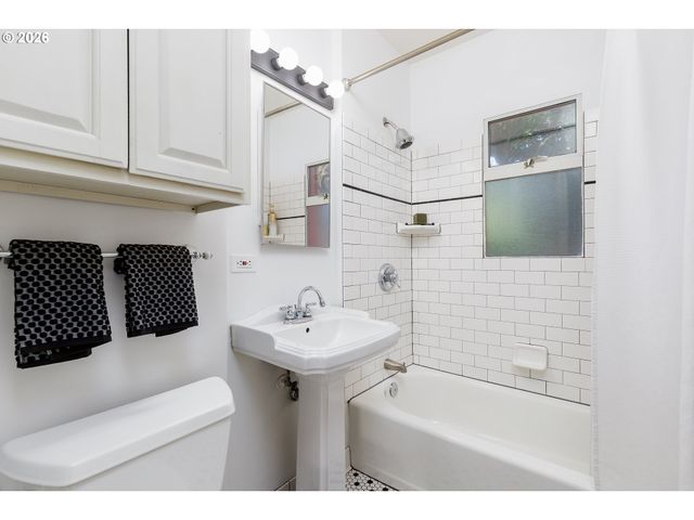 7475 N McKenna Ave, Portland, OR 97203