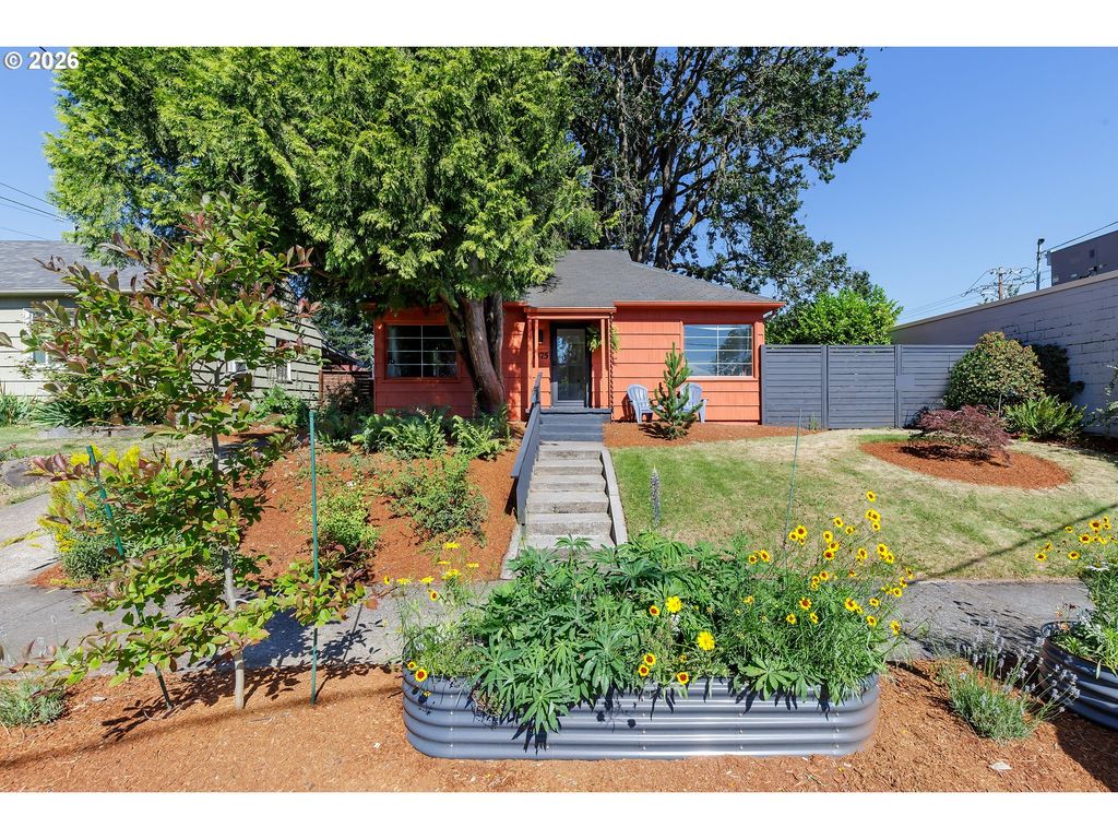 7475 N McKenna Ave, Portland, OR 97203