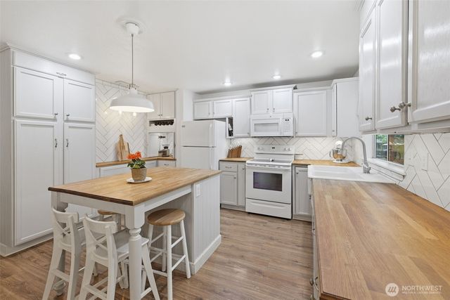 8613 Foster Grove Court NE, Bremerton, WA 98311