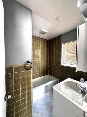 114 WOLEY DR, San Antonio, TX 78228