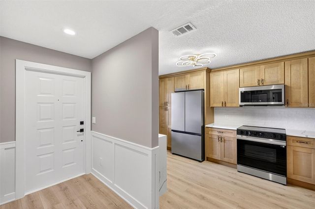 7761 JEWEL LANE 202, Naples, FL 34109