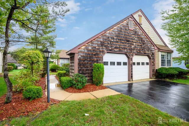 13 Benjamin Franklin Drive, Monroe, NJ 08831