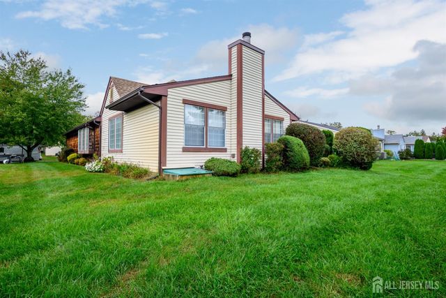 13 Benjamin Franklin Drive, Monroe, NJ 08831