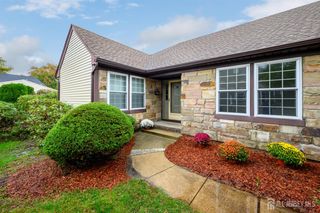 13 Benjamin Franklin Drive, Monroe, NJ 08831