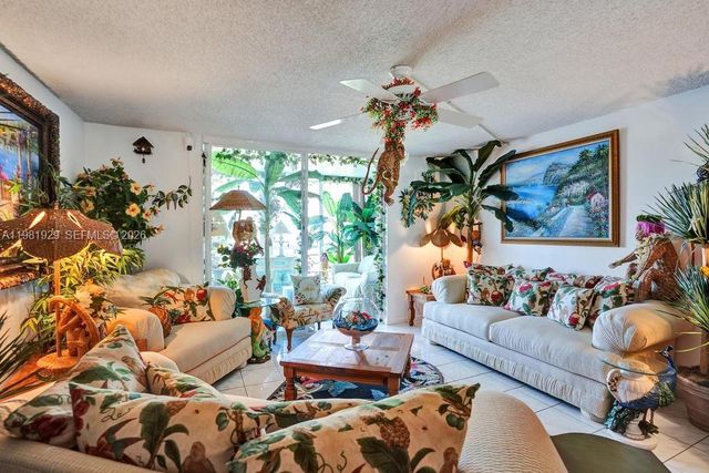 425 SE 11th Ter 204, Dania Beach, FL 33004