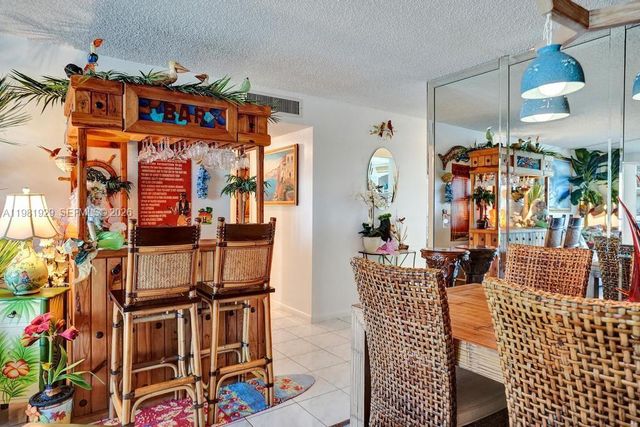 425 SE 11th Ter 204, Dania Beach, FL 33004