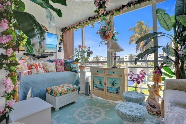 425 SE 11th Ter 204, Dania Beach, FL 33004