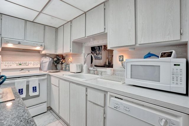 425 SE 11th Ter 204, Dania Beach, FL 33004