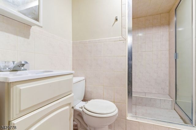 73 Knickerbocker Ave, Paterson City, NJ 07503