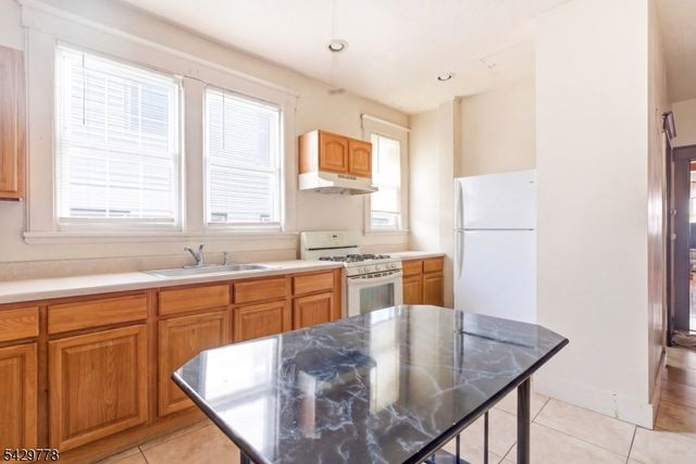 73 Knickerbocker Ave, Paterson City, NJ 07503