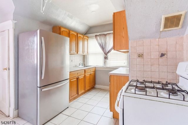 73 Knickerbocker Ave, Paterson City, NJ 07503