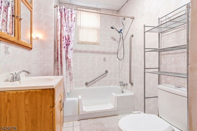73 Knickerbocker Ave, Paterson City, NJ 07503