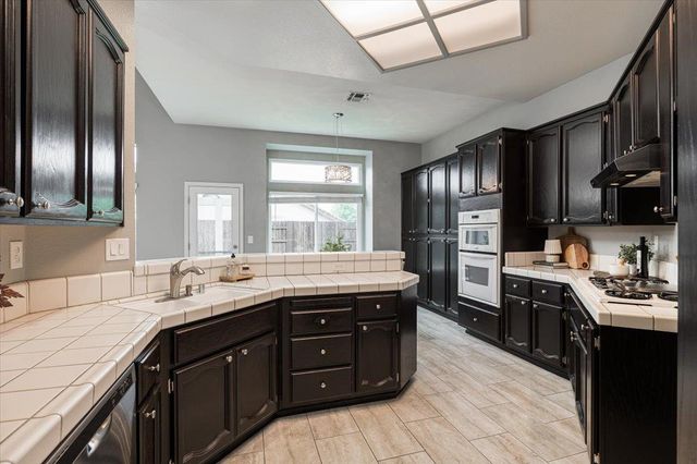114 Kerwin Way, Folsom, CA 95630