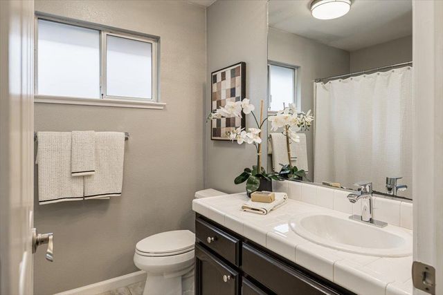 114 Kerwin Way, Folsom, CA 95630