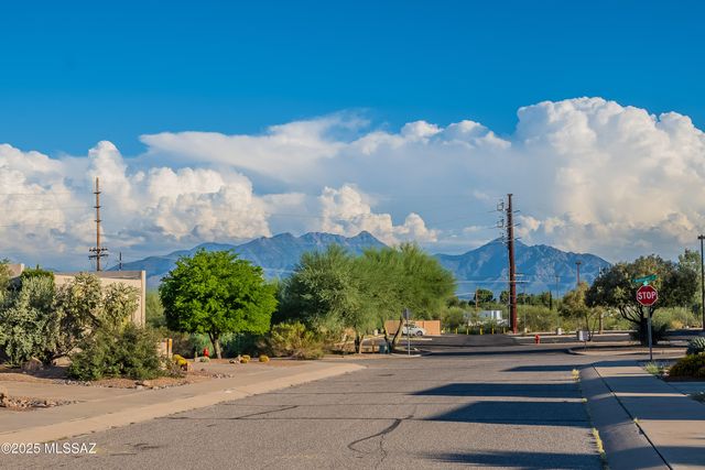 188 N Cobalt Drive, Green Valley, AZ 85614