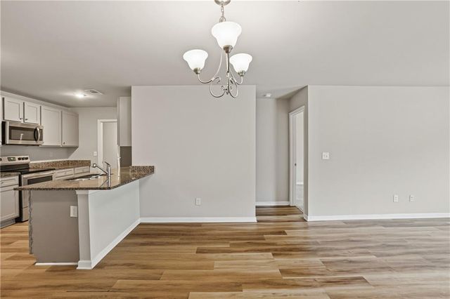 122 W Lexington Avenue, Griffin, GA 30223