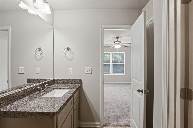 122 W Lexington Avenue, Griffin, GA 30223