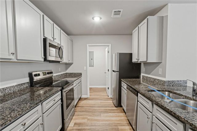 122 W Lexington Avenue, Griffin, GA 30223