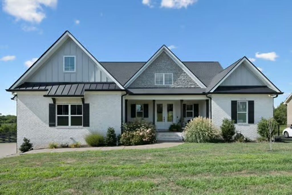 1018 C P Stewart, Lebanon, TN 37087