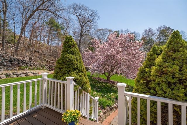 25 Magnolia Ave, Manchester, MA 01944