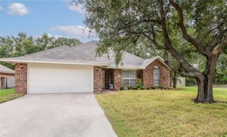 2013 Cobblestone Lane, Bryan, TX 77807