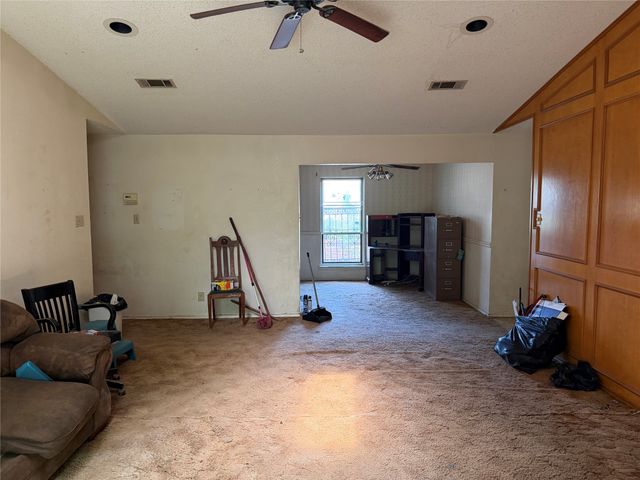 424 Lakewood Drive, Desoto, TX 75115