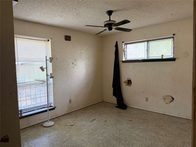 424 Lakewood Drive, Desoto, TX 75115