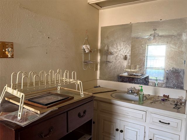 424 Lakewood Drive, Desoto, TX 75115