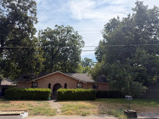 424 Lakewood Drive, Desoto, TX 75115