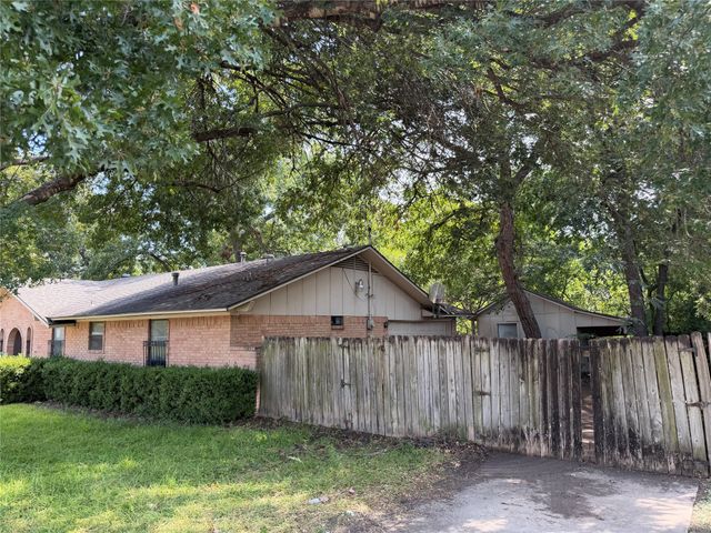 424 Lakewood Drive, Desoto, TX 75115
