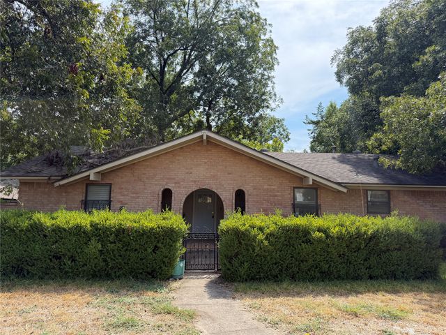 424 Lakewood Drive, Desoto, TX 75115