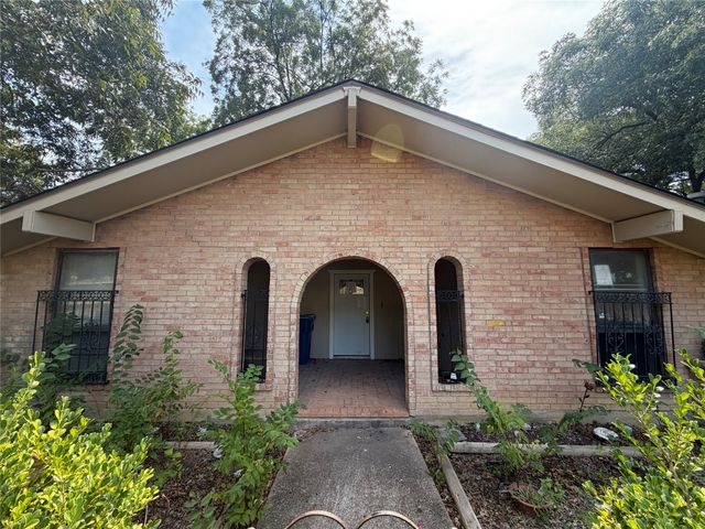 424 Lakewood Drive, Desoto, TX 75115