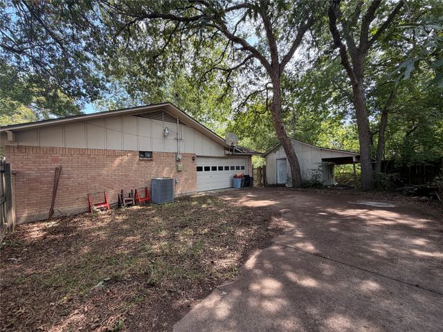 424 Lakewood Drive, Desoto, TX 75115
