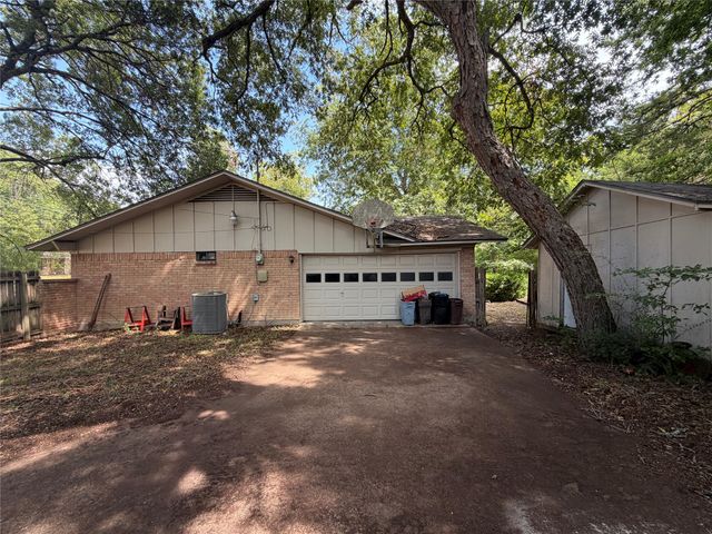 424 Lakewood Drive, Desoto, TX 75115