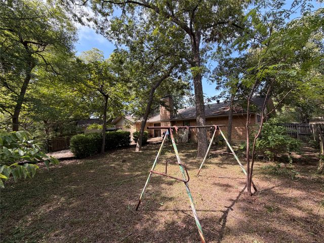 424 Lakewood Drive, Desoto, TX 75115