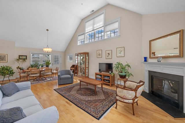 6 Essex Road 15, Ipswich, MA 01938