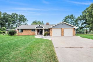 406 Lake Boulevard, Paw Paw, MI 49079