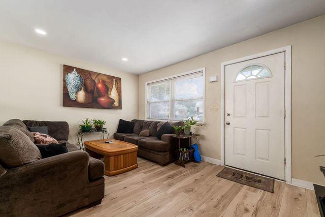 4 Oak Road, Columbus, OH 43217