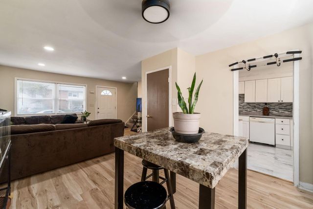 4 Oak Road, Columbus, OH 43217