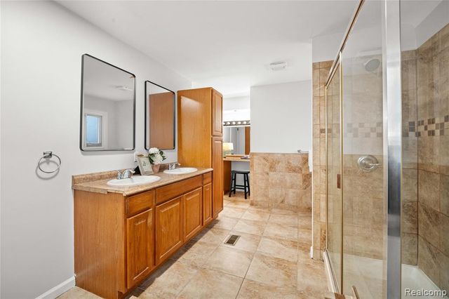 12615 Mettetal Street, Detroit, MI 48227