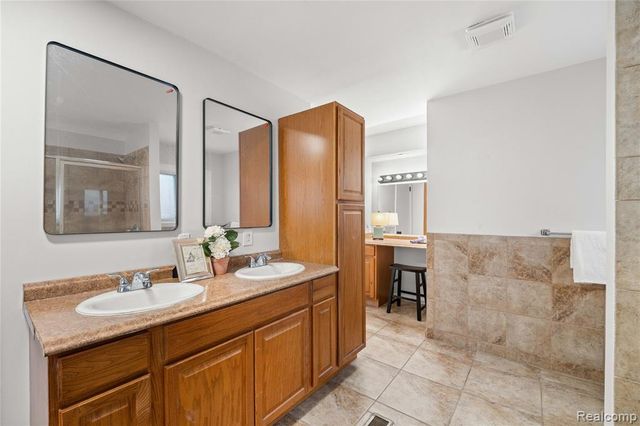 12615 Mettetal Street, Detroit, MI 48227