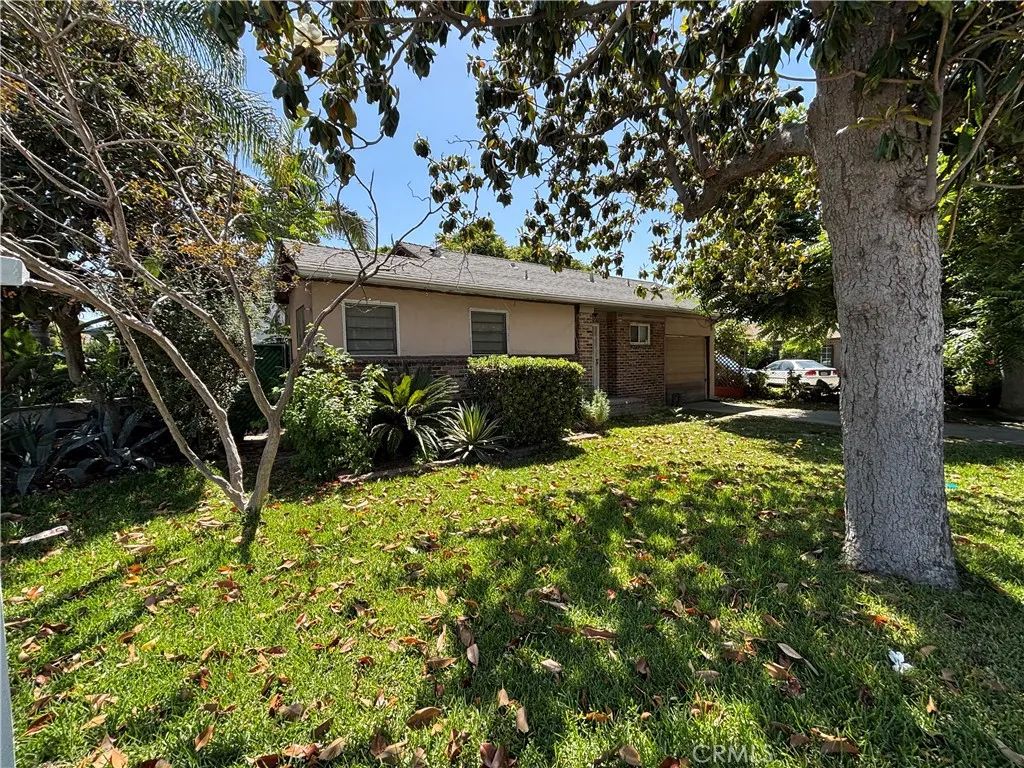 884 Lewis, Pomona, CA 91768