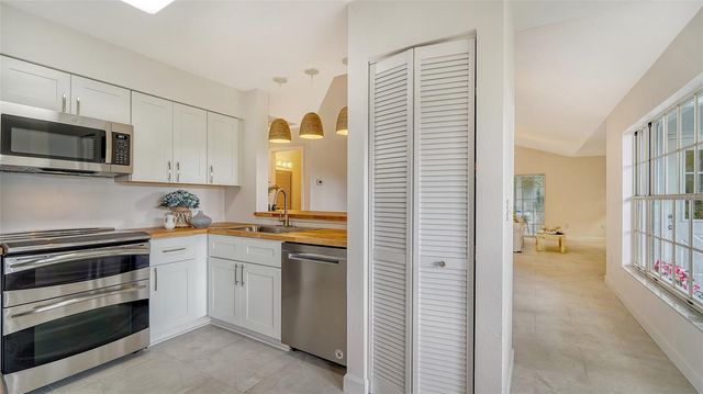 6467 CARRINGTON CIRCLE 43, Sarasota, FL 34238