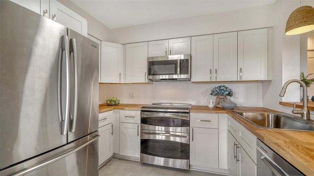 6467 CARRINGTON CIRCLE 43, Sarasota, FL 34238