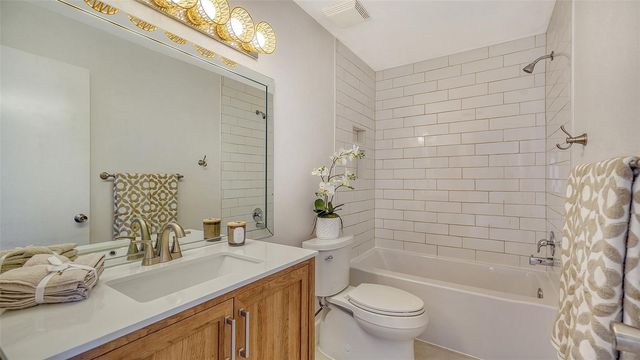 6467 CARRINGTON CIRCLE 43, Sarasota, FL 34238