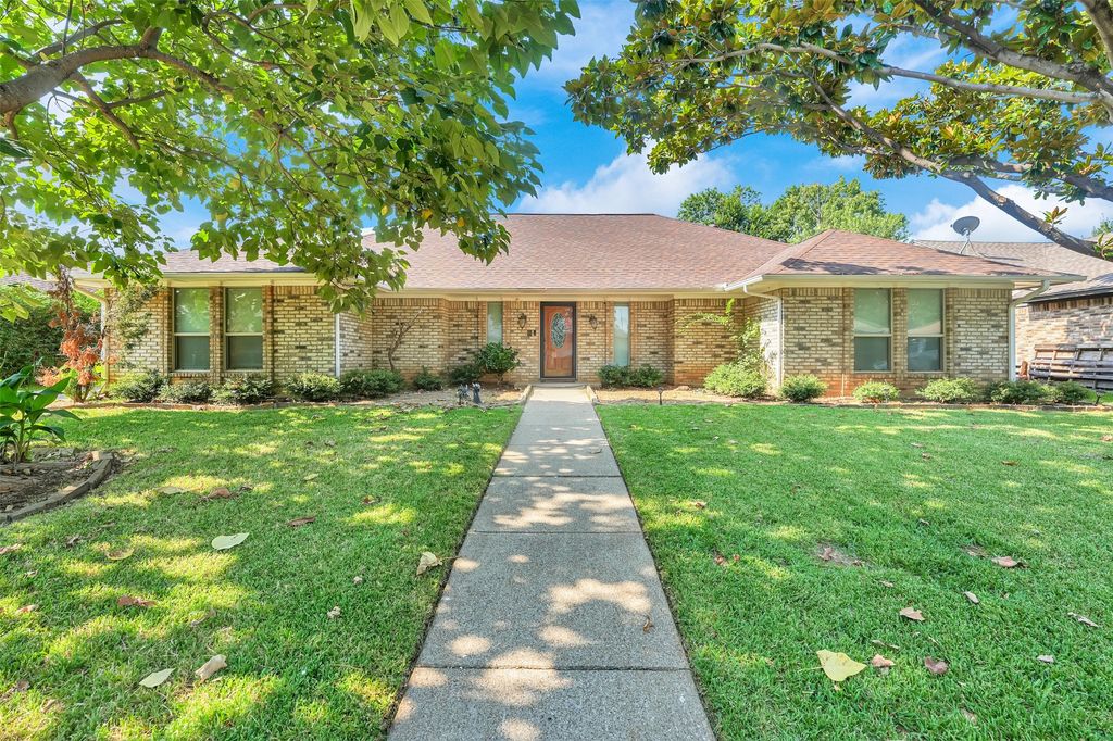 4008 Kingswick Drive, Arlington, TX 76016