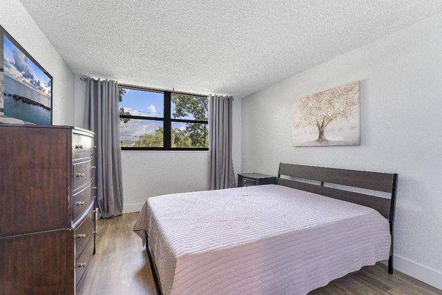 16475 Golf Club Road 207, Weston, FL 33326