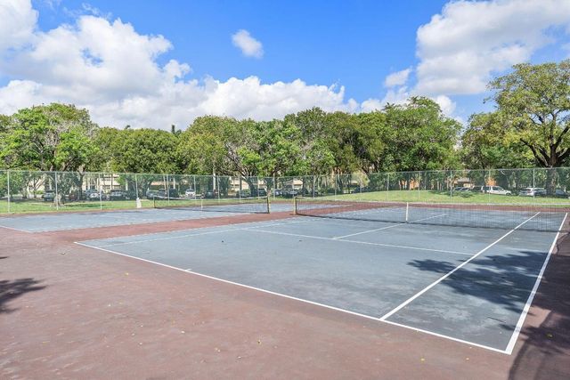 16475 Golf Club Road 207, Weston, FL 33326