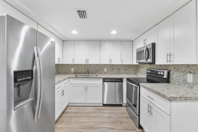 16475 Golf Club Road 207, Weston, FL 33326